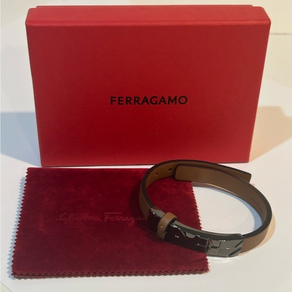 Ferragamo Tan Leather Bracelet New authentic - Picture 1 of 13